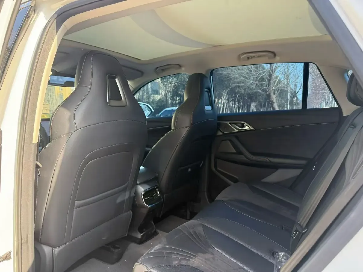 2024 Roewe D5X DMH 1.5T 150HP L4 2DHT PHEV 21.4KWH,autocango,china used car exporter,china ev exporter,chinese used car exporter,chinese used ev exporter