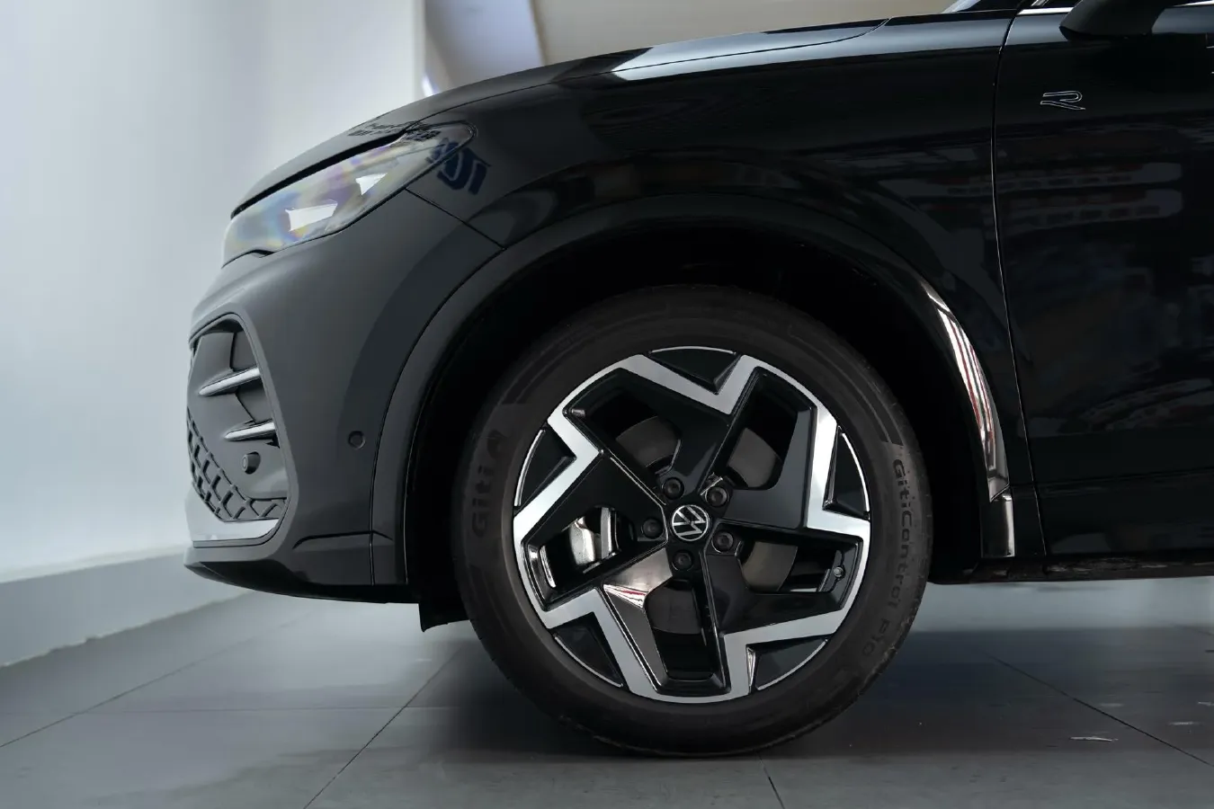 2025 Volkswagen Tiguan L 2.0T 220HP L4 7DCT,autocango,china used car exporter,china ev exporter,chinese used car exporter,chinese used ev exporter