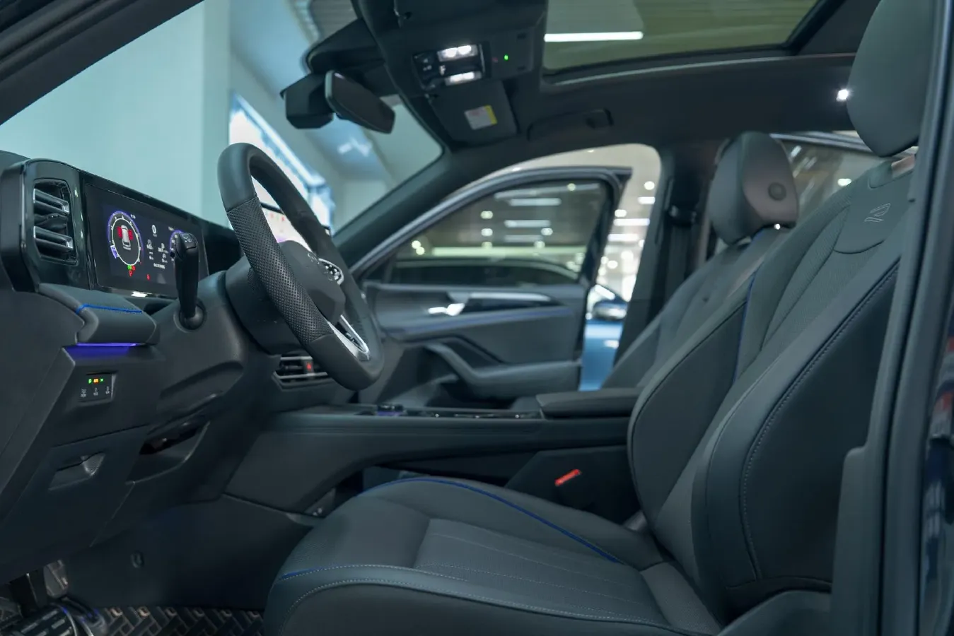 2025 Volkswagen Tiguan L 2.0T 220HP L4 7DCT,autocango,china used car exporter,china ev exporter,chinese used car exporter,chinese used ev exporter