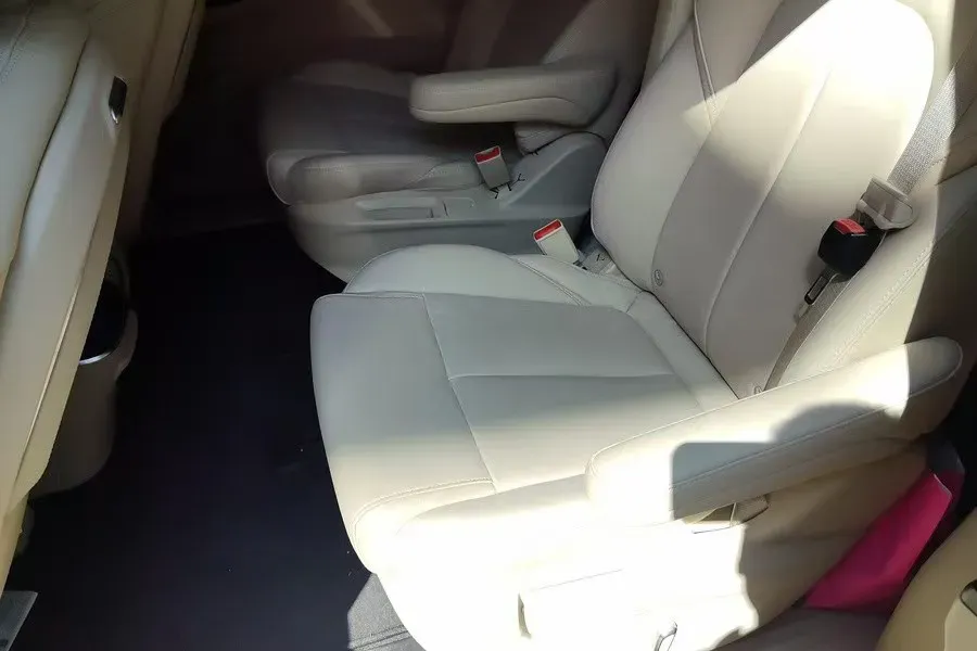 2022 Buick GL8 2.0T 237HP L4 9AT,autocango,china used car exporter,china ev exporter,chinese used car exporter,chinese used ev exporter