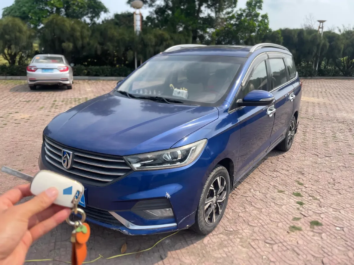 2018 BaoJun 310W 1.5L 112HP L4 5AMT,autocango,china used car exporter,china ev exporter,chinese used car exporter,chinese used ev exporter