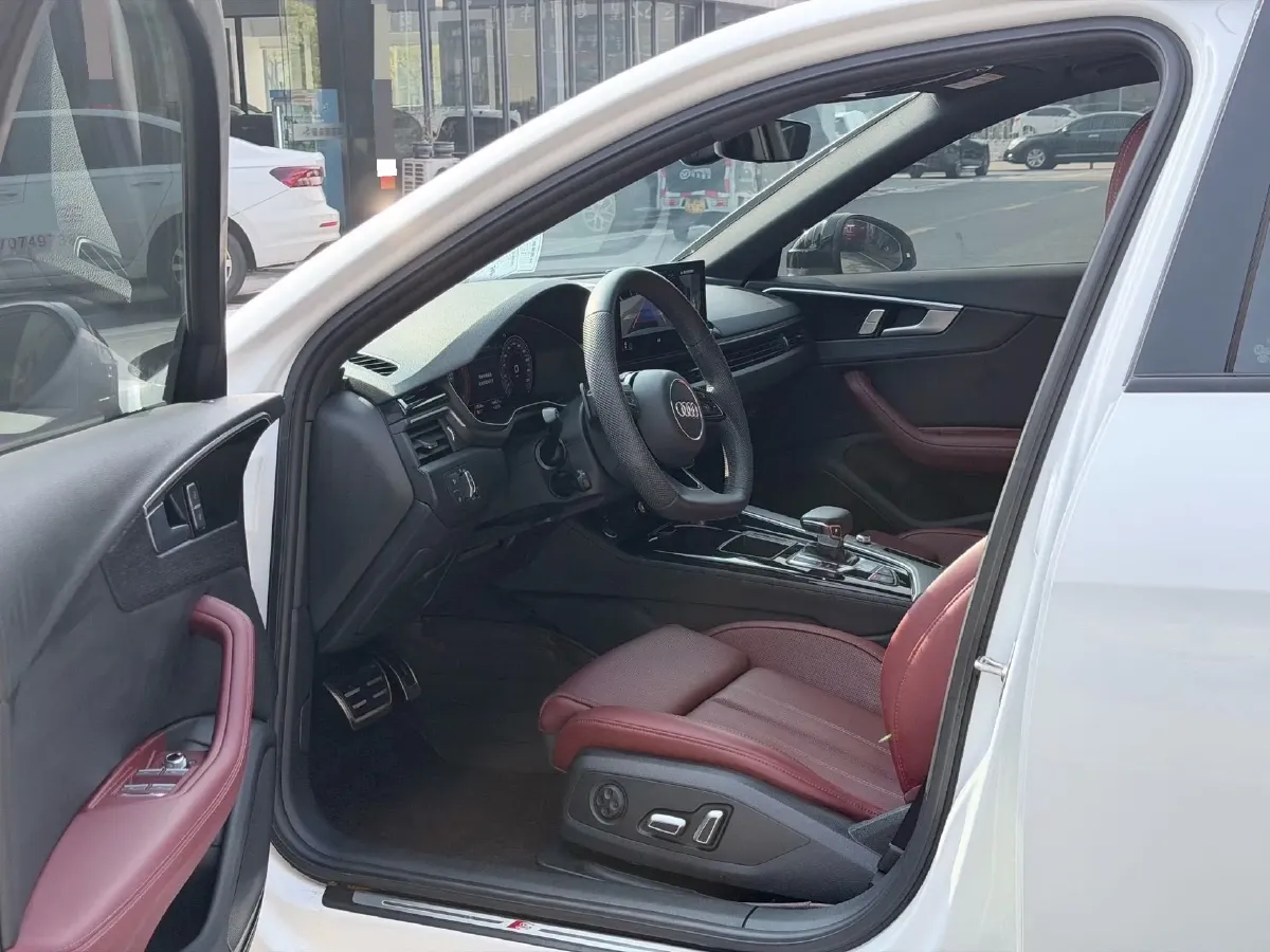 2024 Audi A4L 2.0T 190HP L4 7DCT,autocango,china used car exporter,china ev exporter,chinese used car exporter,chinese used ev exporter