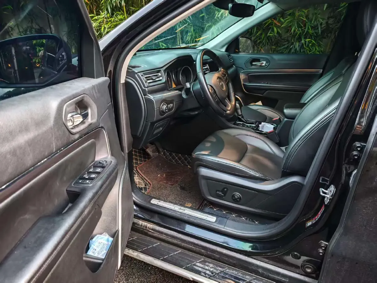 2018 Jeep Grand Commander 2.0T 265HP L4 9AT,autocango,china used car exporter,china ev exporter,chinese used car exporter,chinese used ev exporter