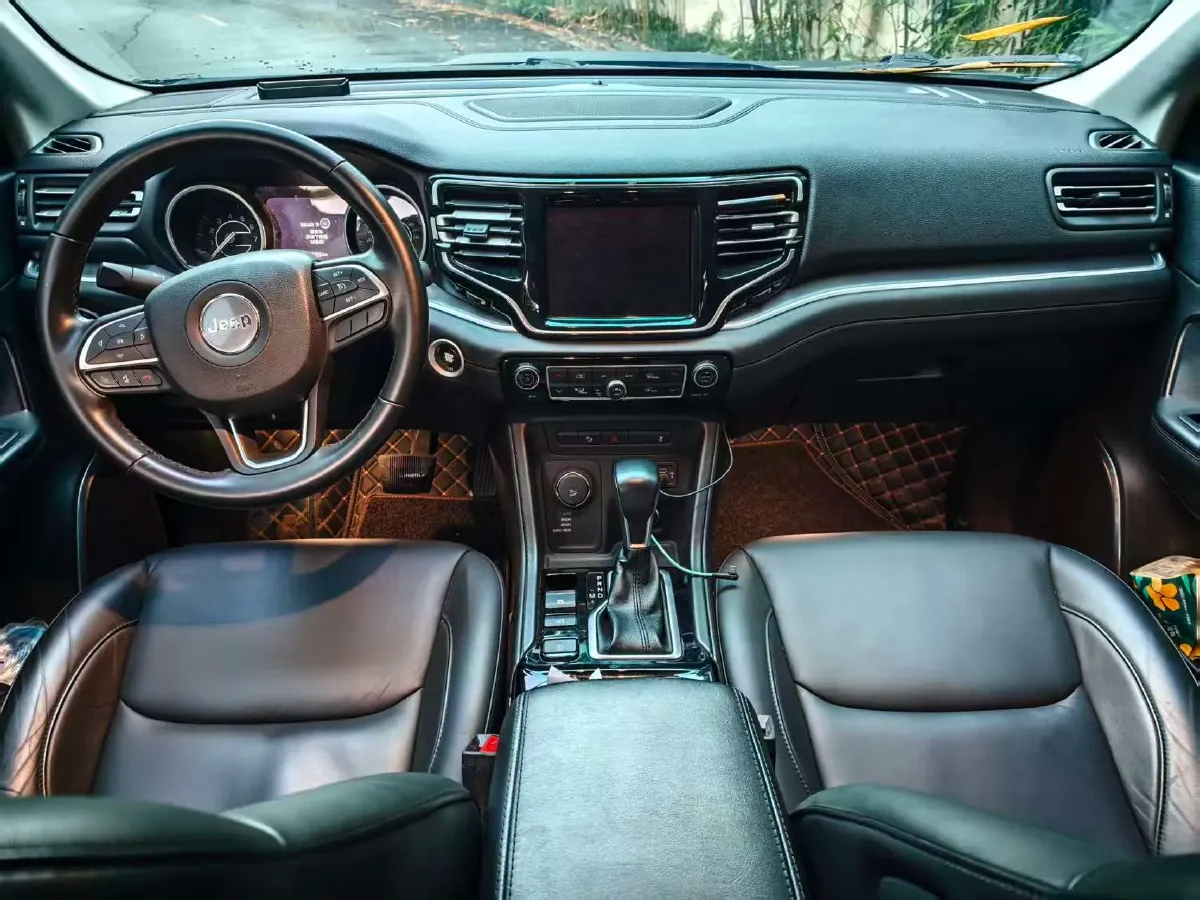 2018 Jeep Grand Commander 2.0T 265HP L4 9AT,autocango,china used car exporter,china ev exporter,chinese used car exporter,chinese used ev exporter