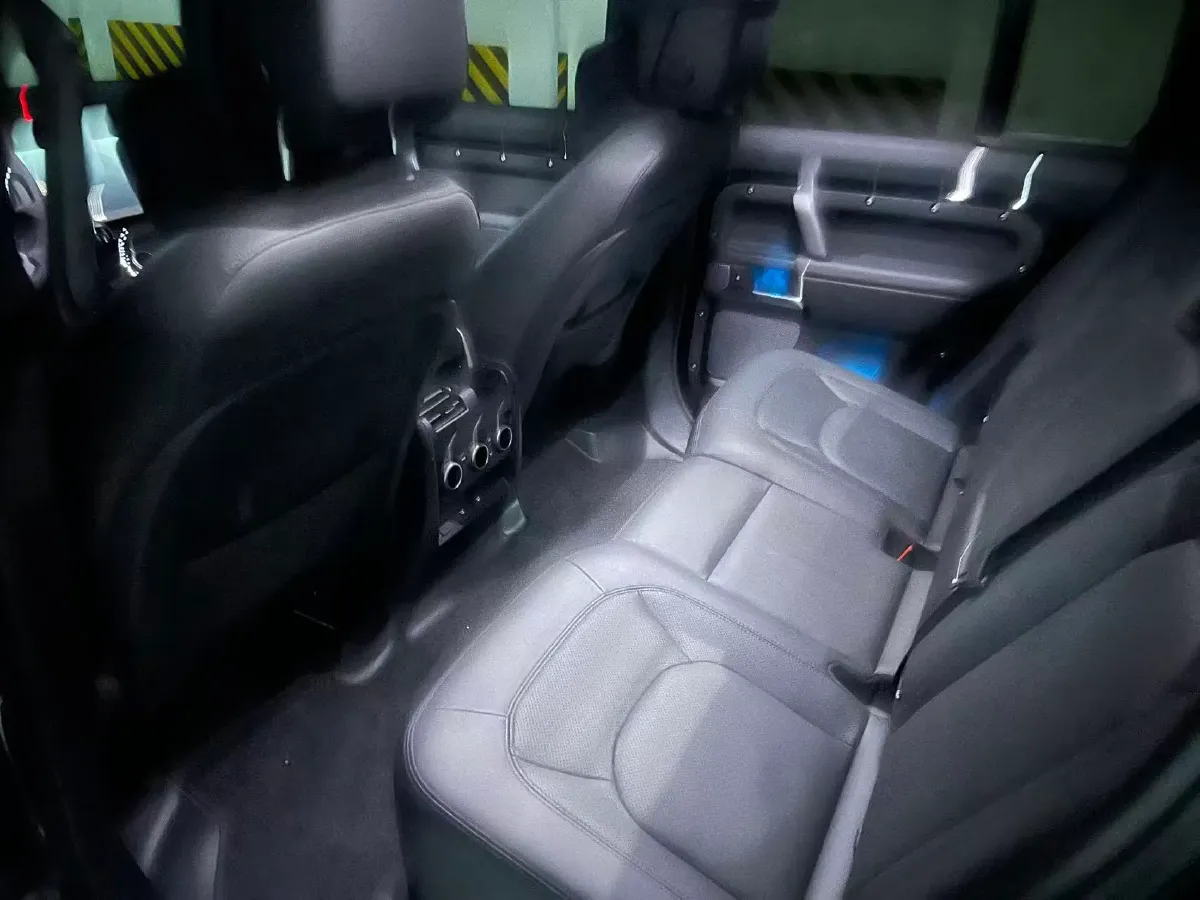 2024 Land Rover Defender 5.0T 525HP V8 8AT,autocango,china used car exporter,china ev exporter,chinese used car exporter,chinese used ev exporter