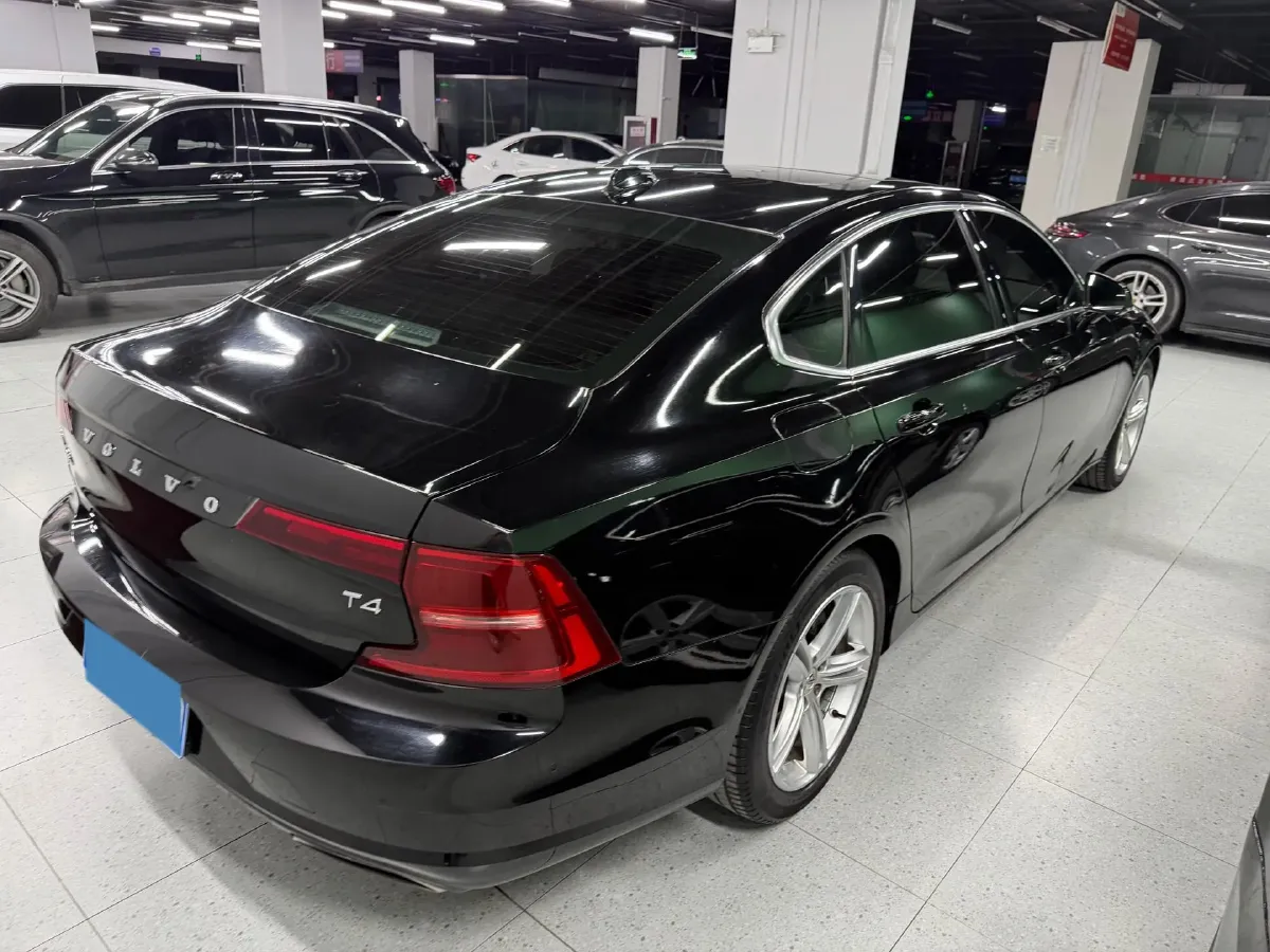 2018 Volvo S90 2.0T 190HP L4 8AT,autocango,china used car exporter,china ev exporter,chinese used car exporter,chinese used ev exporter