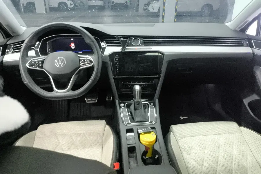 2023 Volkswagen Magotan 2.0T 186HP L4 7DCT,autocango,china used car exporter,china ev exporter,chinese used car exporter,chinese used ev exporter