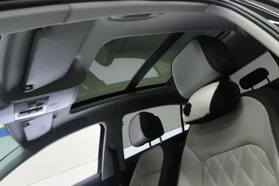 2023 Volkswagen Magotan 2.0T 186HP L4 7DCT,autocango,china used car exporter,china ev exporter,chinese used car exporter,chinese used ev exporter