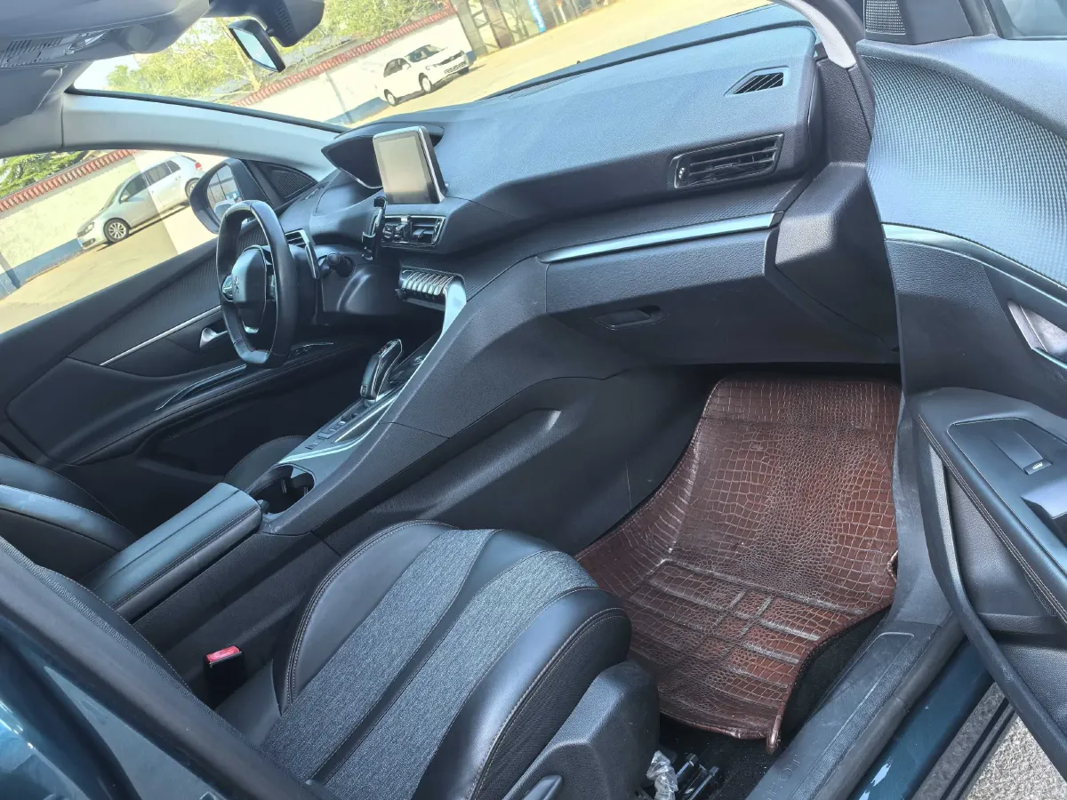 2017 Peugeot 5008 1.8T 204HP L4 6AT,autocango,china used car exporter,china ev exporter,chinese used car exporter,chinese used ev exporter