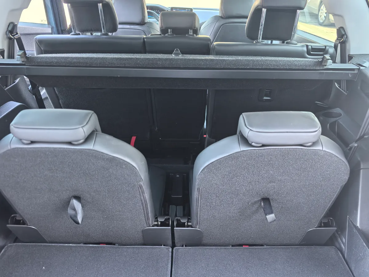 2017 Peugeot 5008 1.8T 204HP L4 6AT,autocango,china used car exporter,china ev exporter,chinese used car exporter,chinese used ev exporter