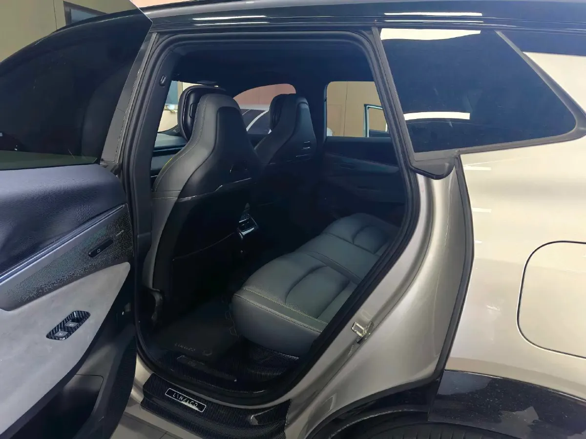 2023 LYNK&CO 08 EM-P 1.5T 163HP L4 3DHT PHEV 21.2KWH,autocango,china used car exporter,china ev exporter,chinese used car exporter,chinese used ev exporter