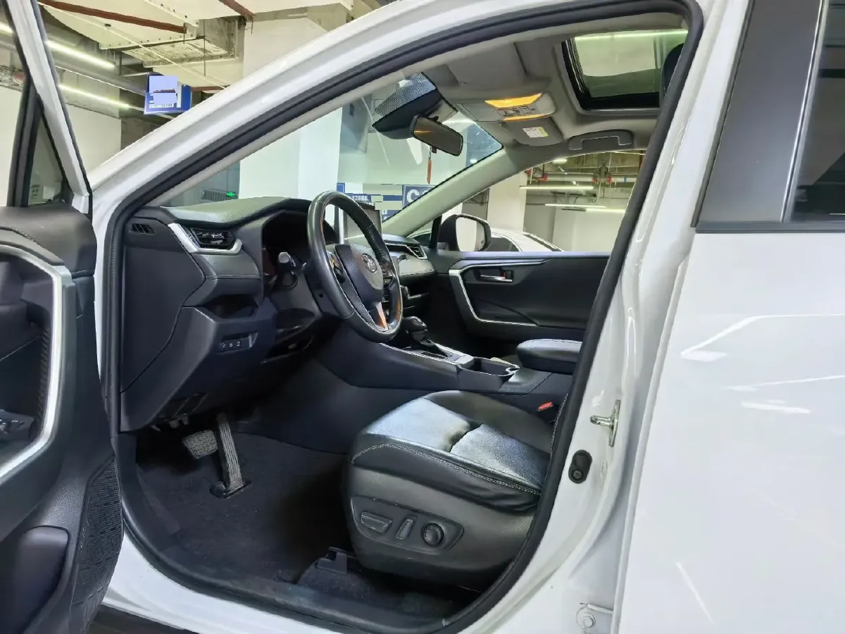 2022 Toyota RAV4 2.0L 171HP L4 CVT,autocango,china used car exporter,china ev exporter,chinese used car exporter,chinese used ev exporter