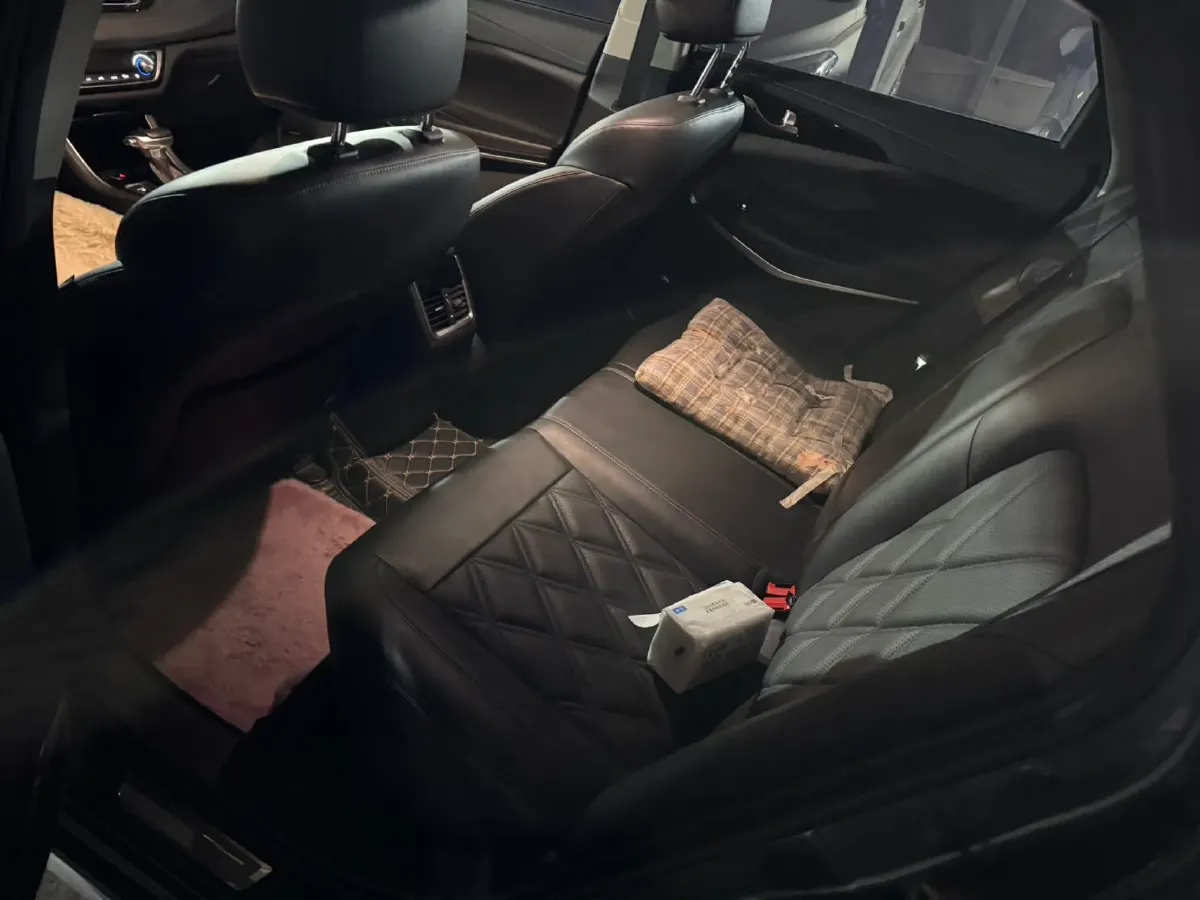 2022 ChangAn Raeton CC 1.5T 188HP L4 7DCT,autocango,china used car exporter,china ev exporter,chinese used car exporter,chinese used ev exporter