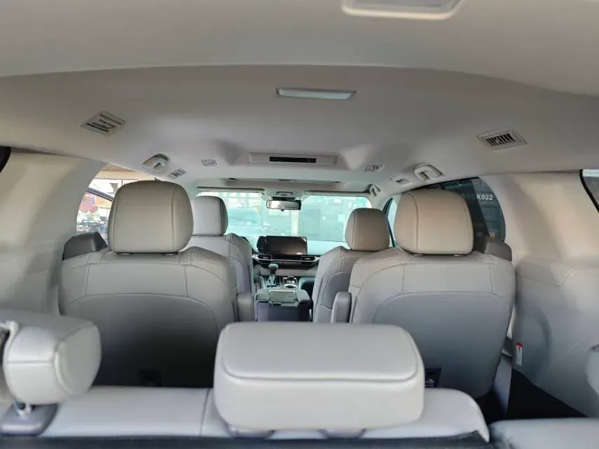 2024 Toyota Granvia 2.5L 189HP L4 E-CVT Hybrid,autocango,china used car exporter,china ev exporter,chinese used car exporter,chinese used ev exporter