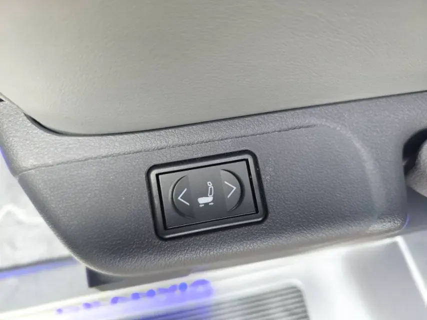 2024 Toyota Granvia 2.5L 189HP L4 E-CVT Hybrid,autocango,china used car exporter,china ev exporter,chinese used car exporter,chinese used ev exporter