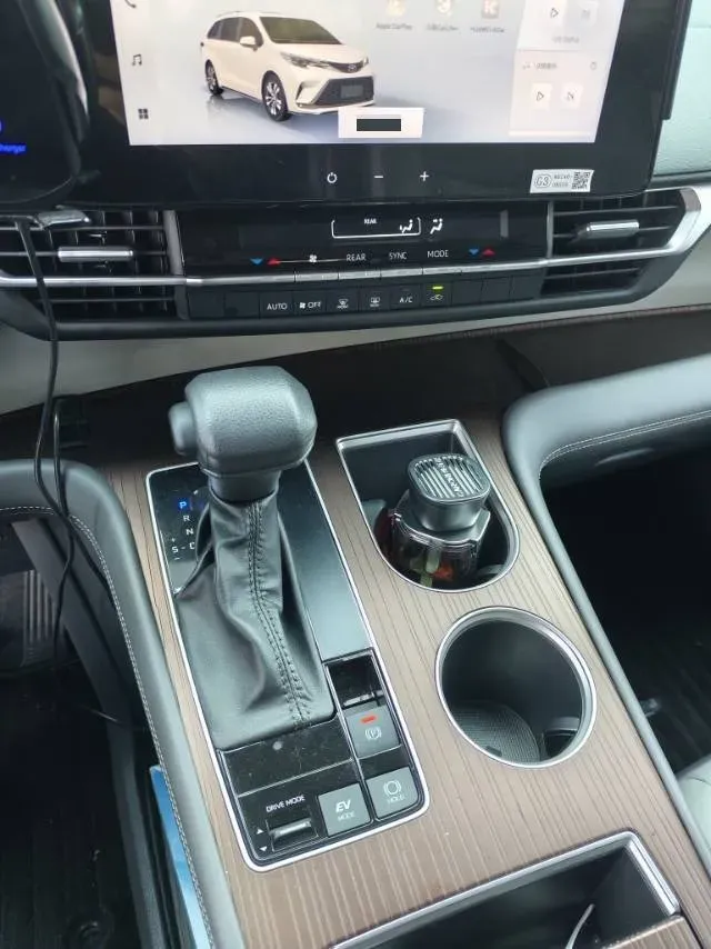 2024 Toyota Granvia 2.5L 189HP L4 E-CVT Hybrid,autocango,china used car exporter,china ev exporter,chinese used car exporter,chinese used ev exporter