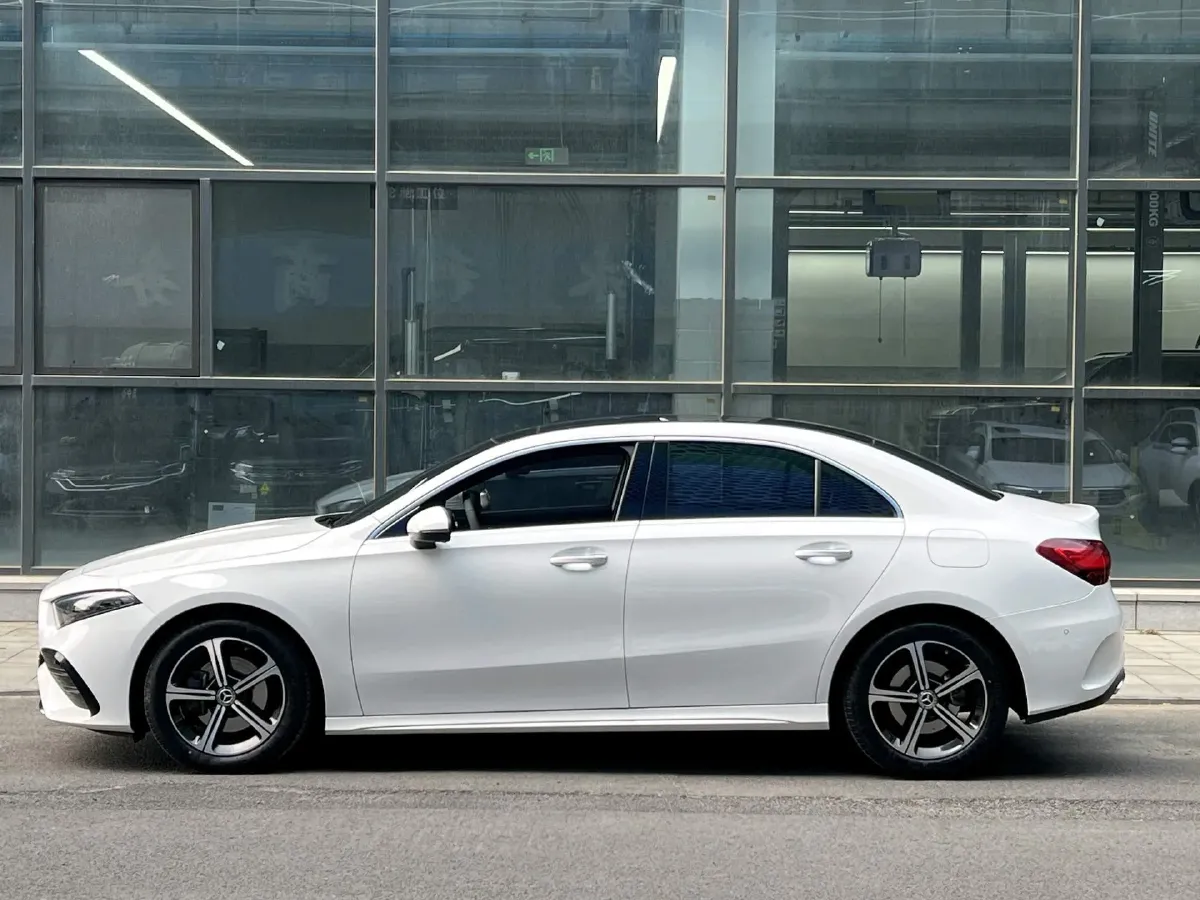 2025 Mercedes-Benz A Class 1.3T 163HP L4 7DCT,autocango,china used car exporter,china ev exporter,chinese used car exporter,chinese used ev exporter