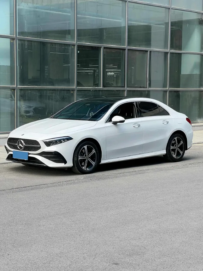 2025 Mercedes-Benz A Class 1.3T 163HP L4 7DCT,autocango,china used car exporter,china ev exporter,chinese used car exporter,chinese used ev exporter