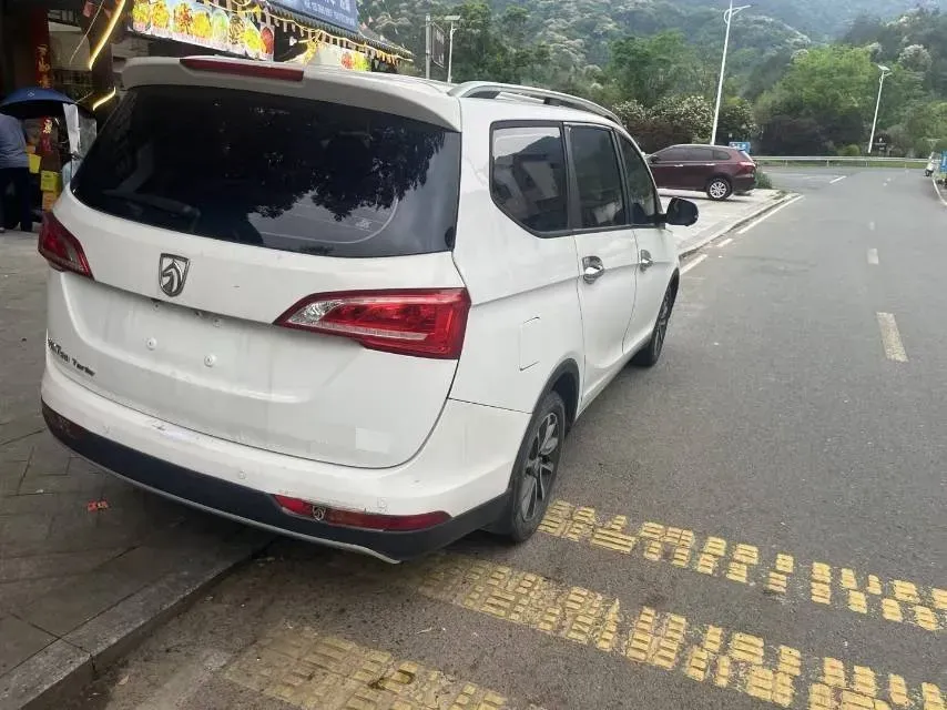 2017 BaoJun 730 1.5T 150HP L4 6MT,autocango,china used car exporter,china ev exporter,chinese used car exporter,chinese used ev exporter