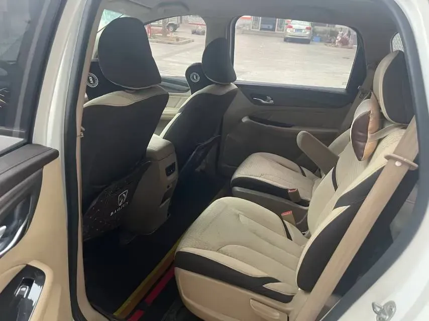 2017 BaoJun 730 1.5T 150HP L4 6MT,autocango,china used car exporter,china ev exporter,chinese used car exporter,chinese used ev exporter