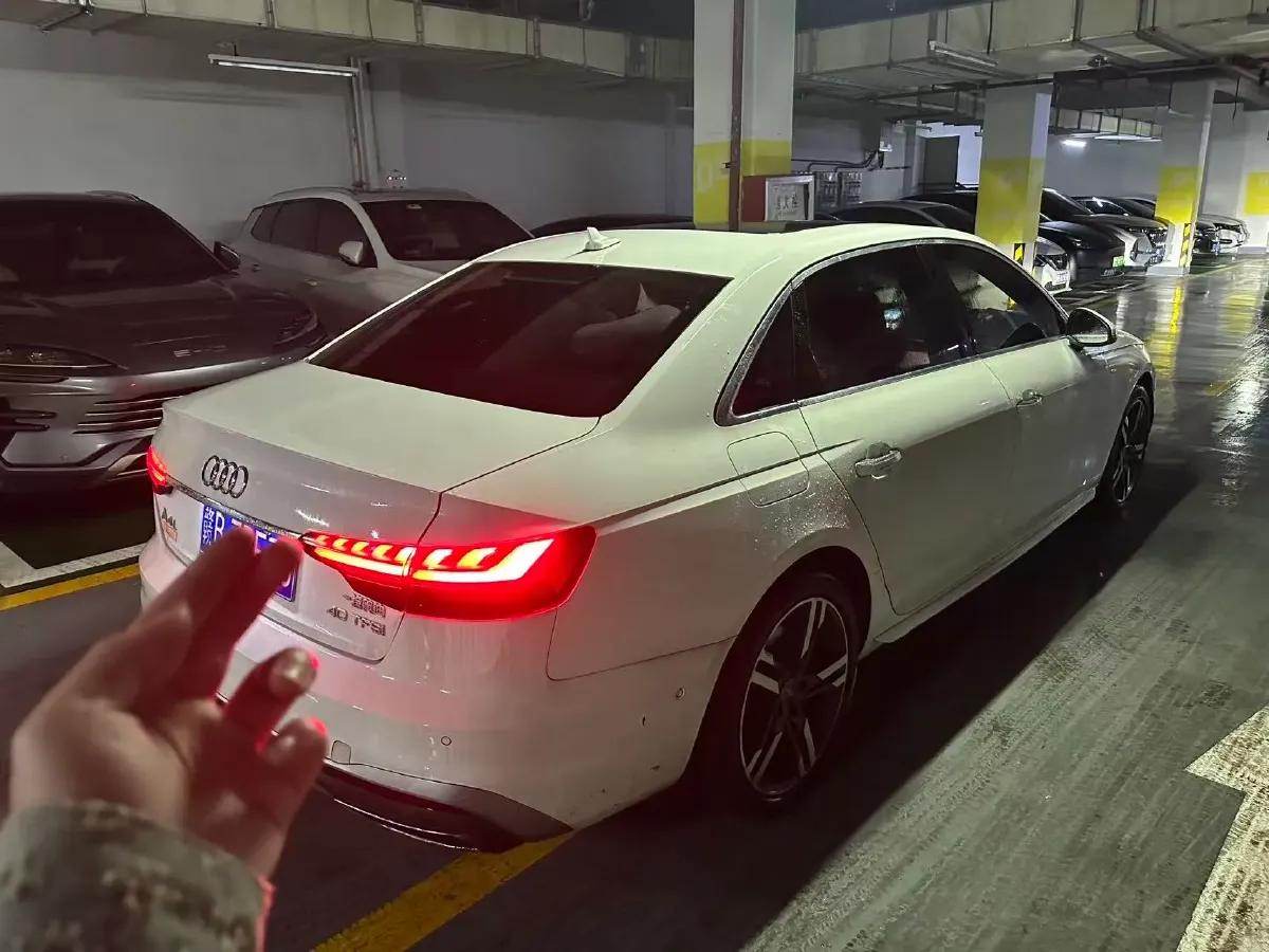 2020 Audi A4L 2.0T 190HP L4 7DCT,autocango,china used car exporter,china ev exporter,chinese used car exporter,chinese used ev exporter
