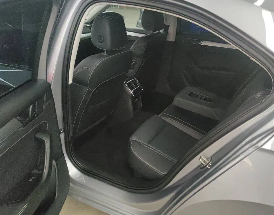 2021 Skoda Superb 2.0T 220HP L4 7DCT,autocango,china used car exporter,china ev exporter,chinese used car exporter,chinese used ev exporter