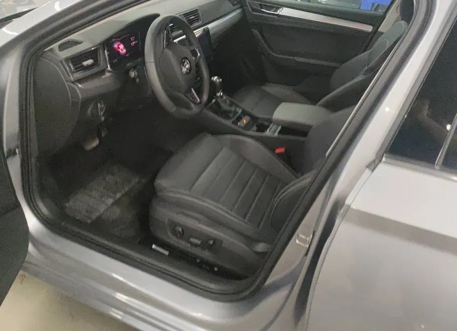 2021 Skoda Superb 2.0T 220HP L4 7DCT,autocango,china used car exporter,china ev exporter,chinese used car exporter,chinese used ev exporter