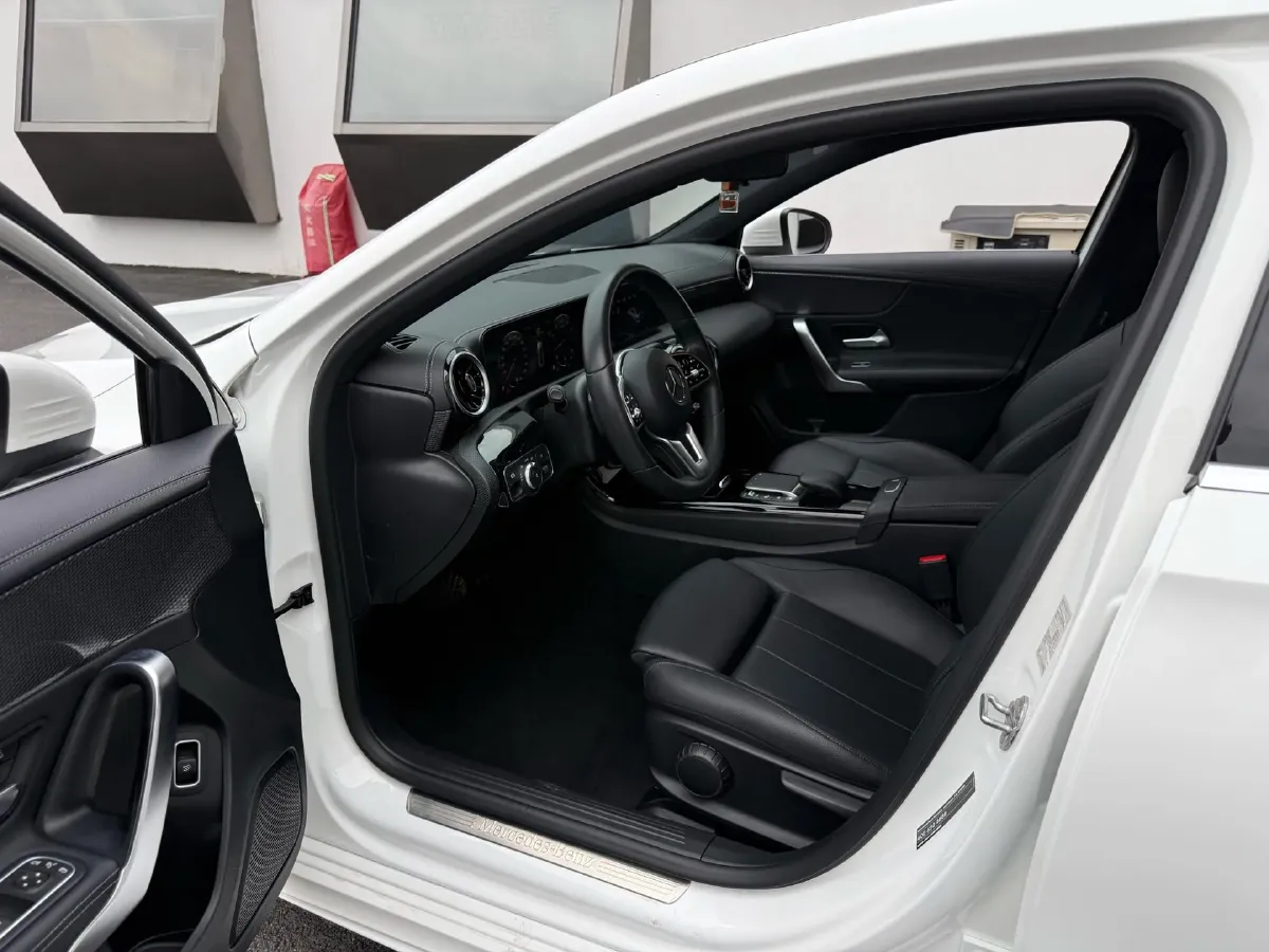 2022 Mercedes-Benz A Class 1.3T 163HP L4 7DCT,autocango,china used car exporter,china ev exporter,chinese used car exporter,chinese used ev exporter