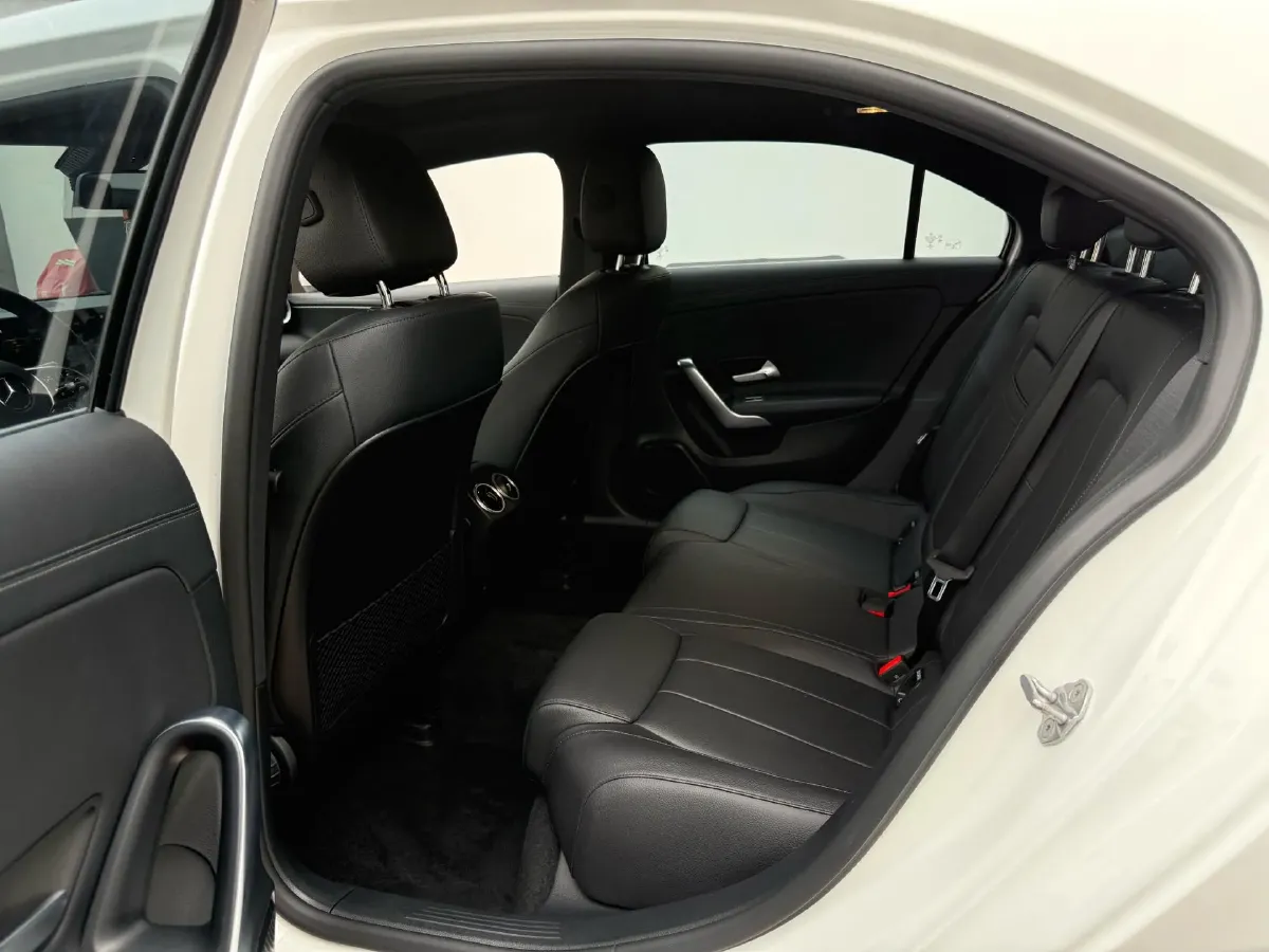 2022 Mercedes-Benz A Class 1.3T 163HP L4 7DCT,autocango,china used car exporter,china ev exporter,chinese used car exporter,chinese used ev exporter