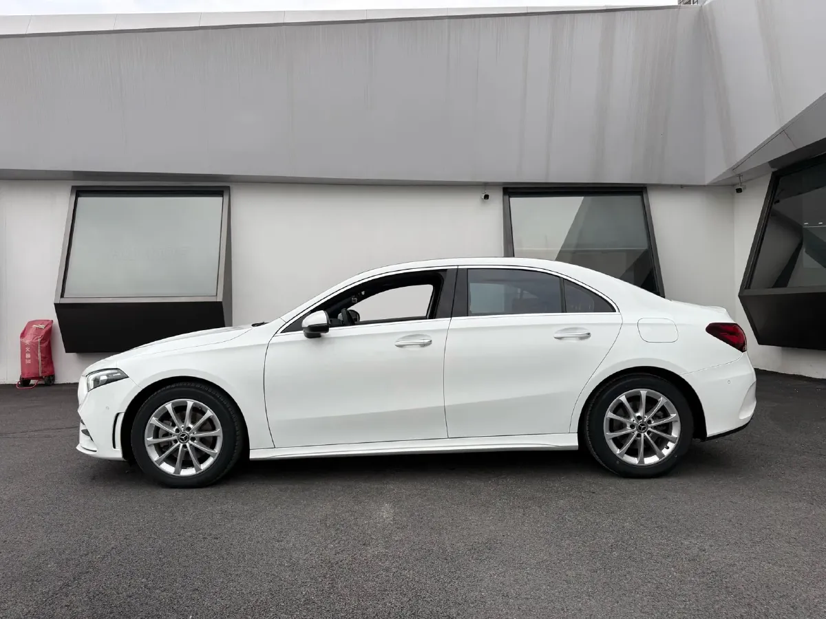 2022 Mercedes-Benz A Class 1.3T 163HP L4 7DCT,autocango,china used car exporter,china ev exporter,chinese used car exporter,chinese used ev exporter