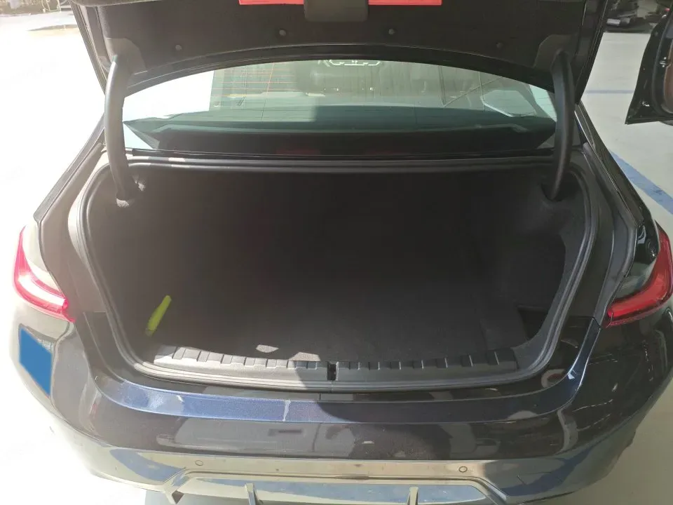 2024 BMW 3 Series 2.0T 184HP L4 8AT,autocango,china used car exporter,china ev exporter,chinese used car exporter,chinese used ev exporter