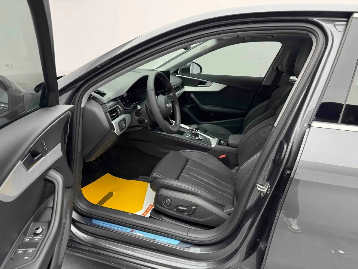 2020 Audi A4L 2.0T 190HP L4 7DCT,autocango,china used car exporter,china ev exporter,chinese used car exporter,chinese used ev exporter