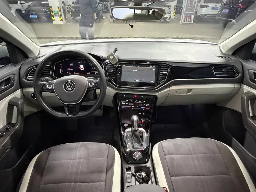 2021 Volkswagen T-Roc 1.4T 150HP L4 7DCT,autocango,china used car exporter,china ev exporter,chinese used car exporter,chinese used ev exporter