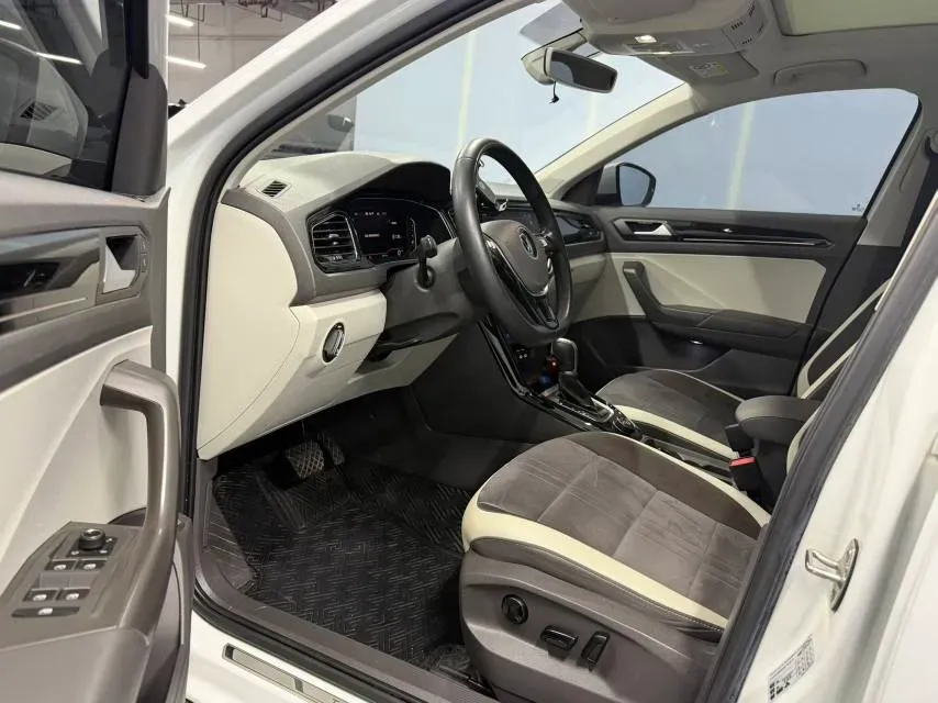 2021 Volkswagen T-Roc 1.4T 150HP L4 7DCT,autocango,china used car exporter,china ev exporter,chinese used car exporter,chinese used ev exporter