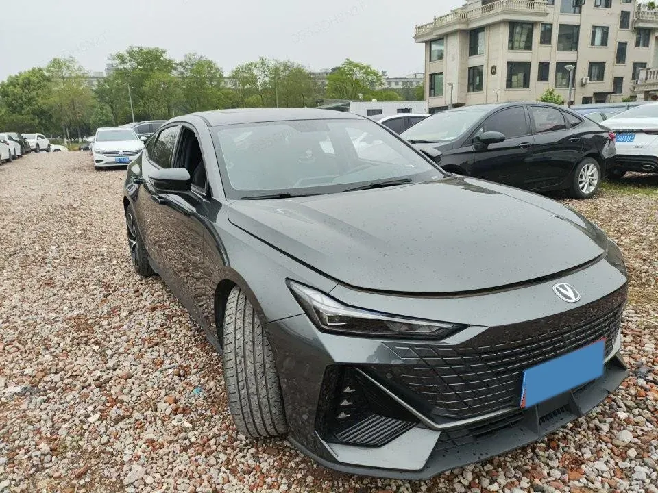 2023 ChangAn UNI-V 1.5T 188HP L4 7DCT,autocango,china used car exporter,china ev exporter,chinese used car exporter,chinese used ev exporter