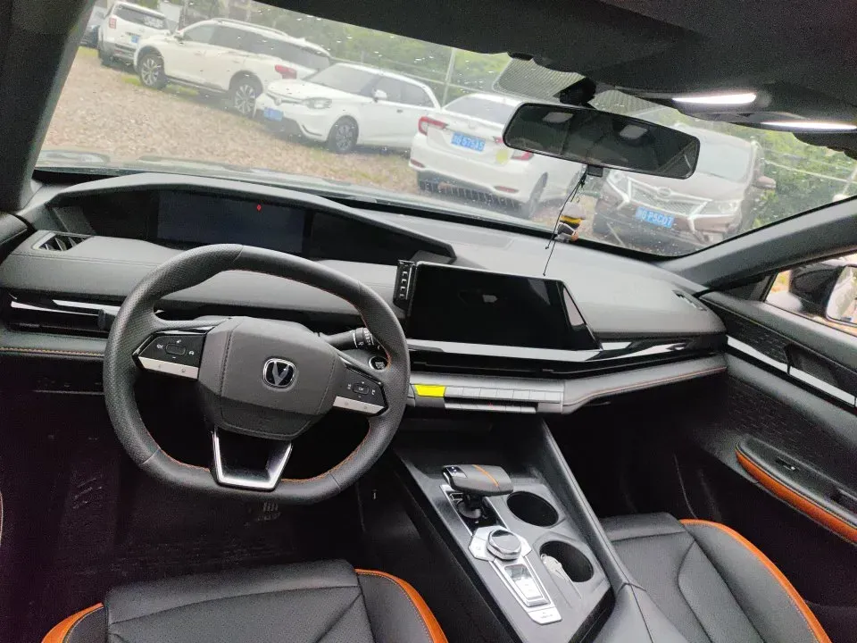 2023 ChangAn UNI-V 1.5T 188HP L4 7DCT,autocango,china used car exporter,china ev exporter,chinese used car exporter,chinese used ev exporter