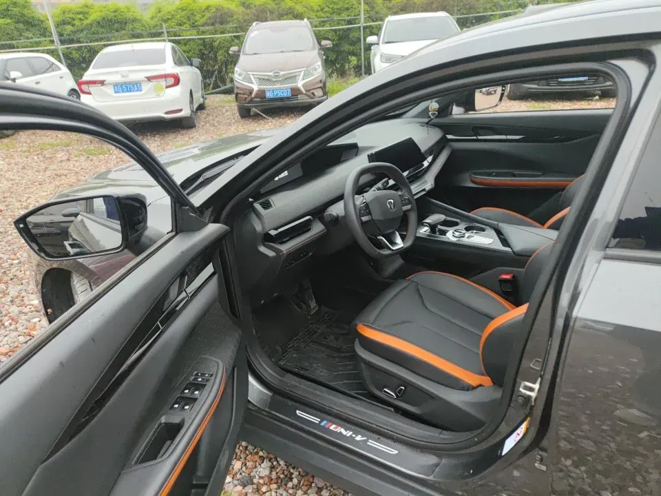 2023 ChangAn UNI-V 1.5T 188HP L4 7DCT,autocango,china used car exporter,china ev exporter,chinese used car exporter,chinese used ev exporter