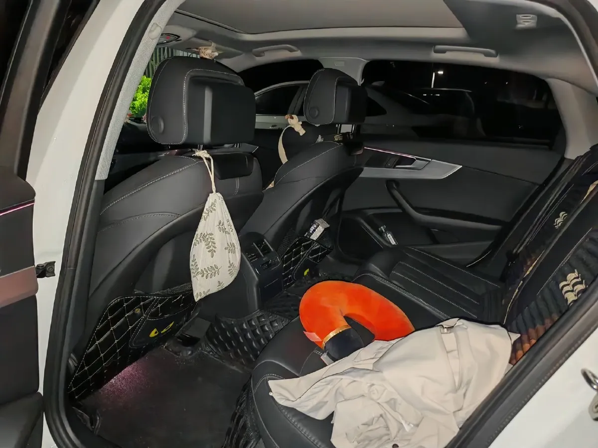 2020 Audi A4L 2.0T 190HP L4 7DCT,autocango,china used car exporter,china ev exporter,chinese used car exporter,chinese used ev exporter