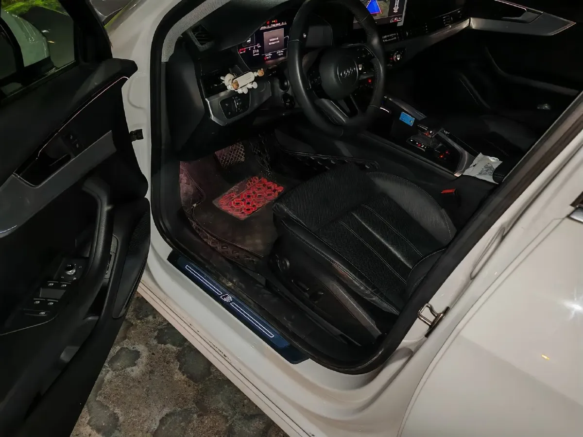 2020 Audi A4L 2.0T 190HP L4 7DCT,autocango,china used car exporter,china ev exporter,chinese used car exporter,chinese used ev exporter