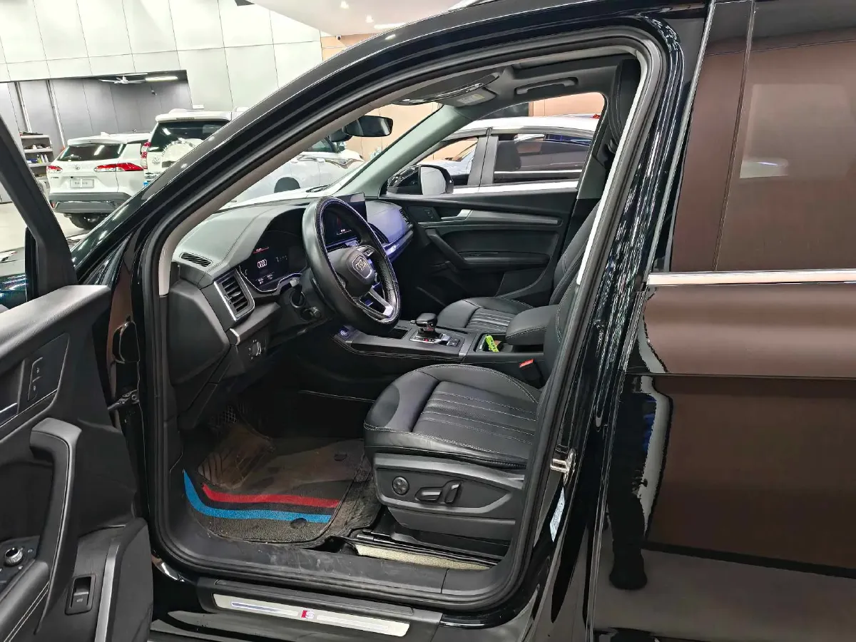 2021 Audi Q5L 2.0T 190HP L4 7DCT,autocango,china used car exporter,china ev exporter,chinese used car exporter,chinese used ev exporter