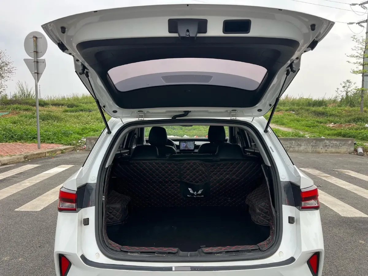 2022 WuLing XingChi 1.5L 99HP L4 6MT,autocango,china used car exporter,china ev exporter,chinese used car exporter,chinese used ev exporter