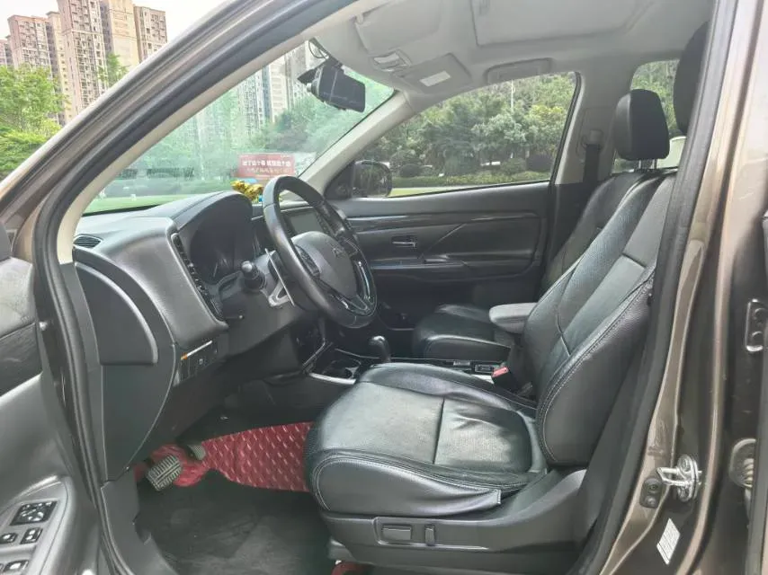 2018 Mitsubishi Outlander 2.4L 192HP L4 CVT,autocango,china used car exporter,china ev exporter,chinese used car exporter,chinese used ev exporter