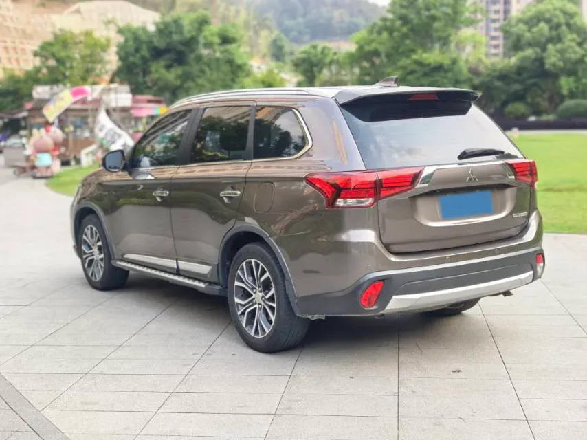 2018 Mitsubishi Outlander 2.4L 192HP L4 CVT,autocango,china used car exporter,china ev exporter,chinese used car exporter,chinese used ev exporter