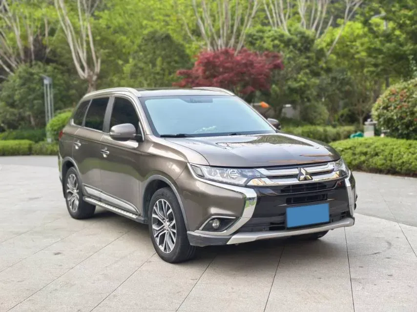 2018 Mitsubishi Outlander 2.4L 192HP L4 CVT,autocango,china used car exporter,china ev exporter,chinese used car exporter,chinese used ev exporter