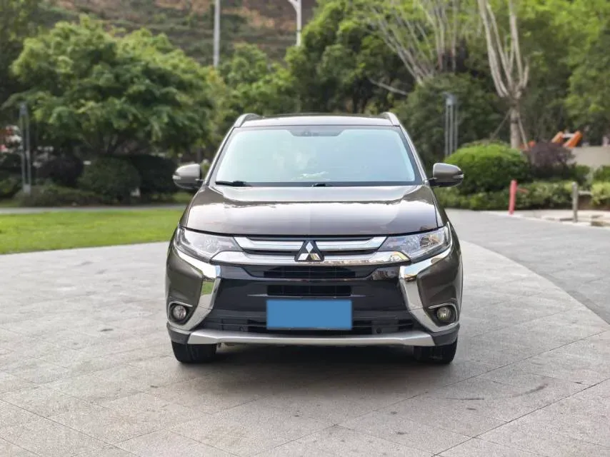 2018 Mitsubishi Outlander 2.4L 192HP L4 CVT,autocango,china used car exporter,china ev exporter,chinese used car exporter,chinese used ev exporter