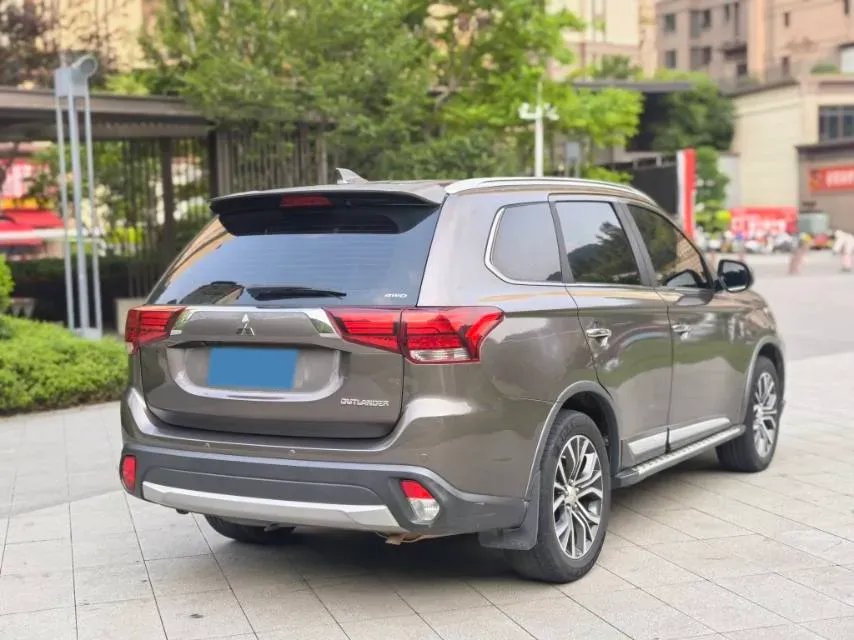 2018 Mitsubishi Outlander 2.4L 192HP L4 CVT,autocango,china used car exporter,china ev exporter,chinese used car exporter,chinese used ev exporter