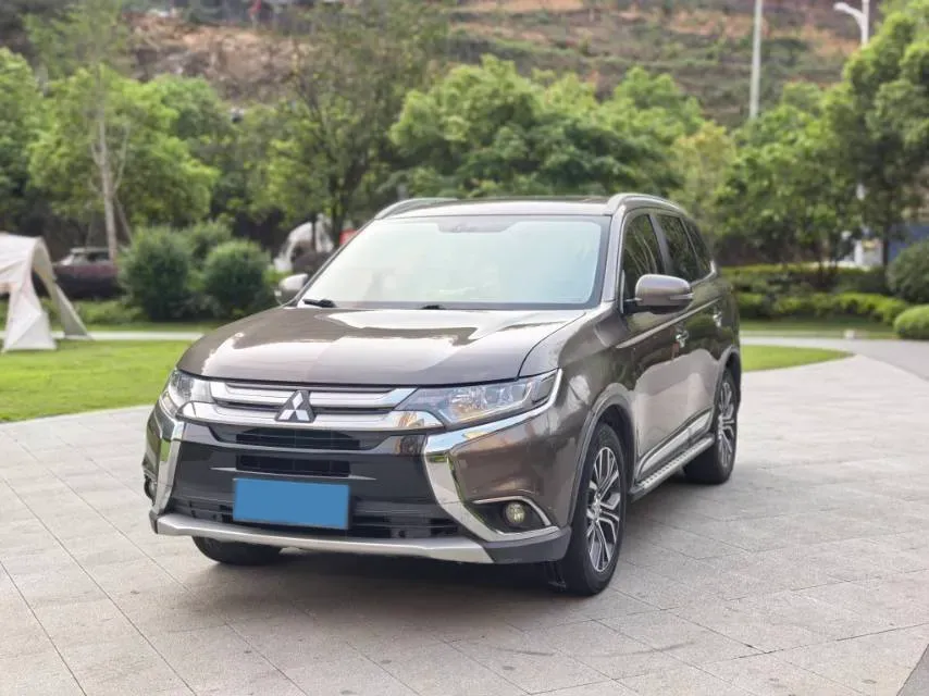 2018 Mitsubishi Outlander 2.4L 192HP L4 CVT,autocango,china used car exporter,china ev exporter,chinese used car exporter,chinese used ev exporter
