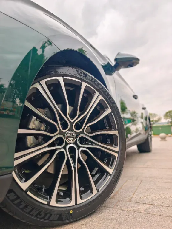 2023 MG 7 1.5T 188HP L4 7DCT,autocango,china used car exporter,china ev exporter,chinese used car exporter,chinese used ev exporter