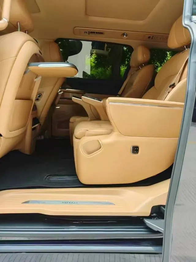 2026 Voyah Dream 1.5T 150HP L4 PHEV,autocango,china used car exporter,china ev exporter,chinese used car exporter,chinese used ev exporter