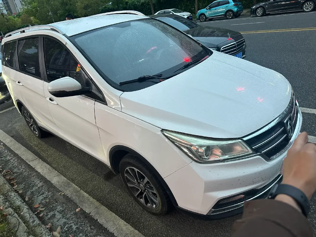 2021 BaoJun 730 1.5T 147HP L4 6MT,autocango,china used car exporter,china ev exporter,chinese used car exporter,chinese used ev exporter